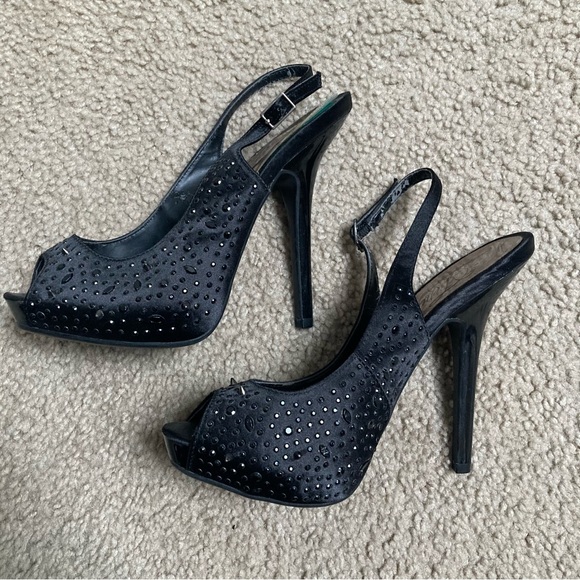 Fergie Hermosa Black Satin Beaded Spiked Slingback Peeptoe Pumps Heels - Picture 3 of 13